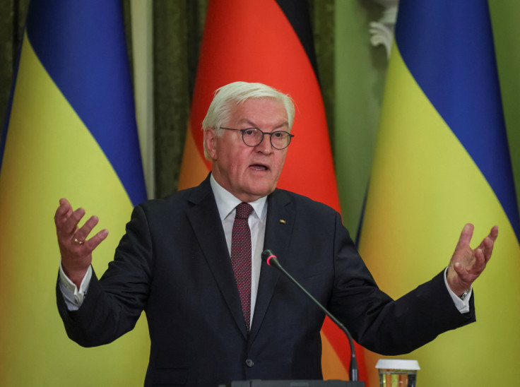 Il presidente tedesco Steinmeier e il presidente ucraino Zelenskiy partecipano a una conferenza stampa congiunta a Kiev