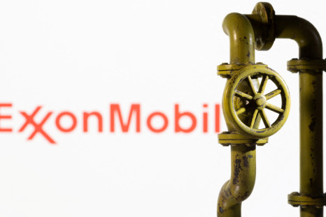 L&#39;illustrazione mostra il logo ExxonMobil e il gasdotto