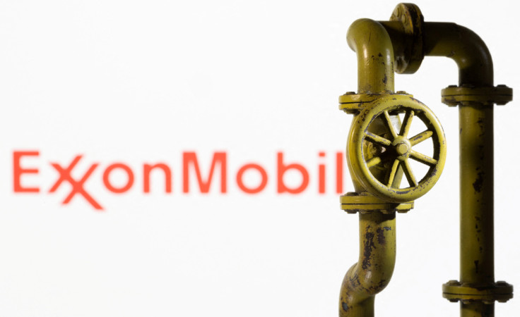 L&#39;illustrazione mostra il logo ExxonMobil e il gasdotto