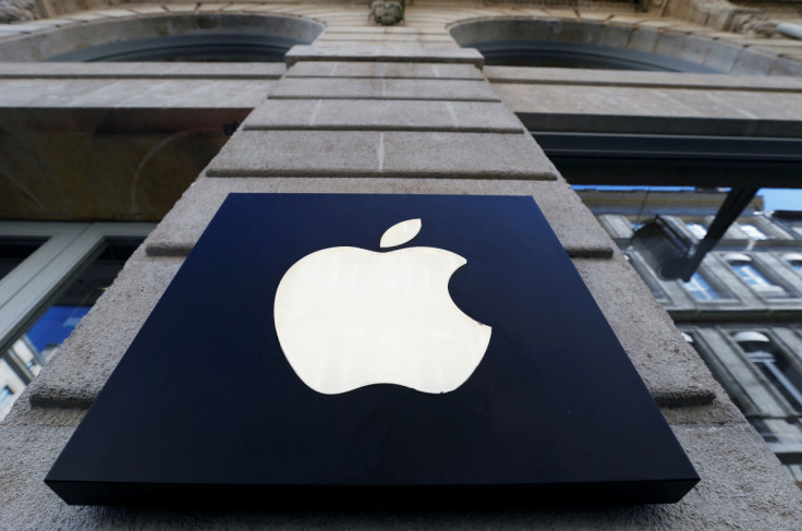 Il logo dell&#39;azienda Apple è visibile all&#39;esterno di un negozio Apple a Bordeaux