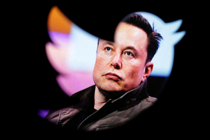 L&#39;illustrazione mostra la foto di Elon Musk e il logo di Twitter