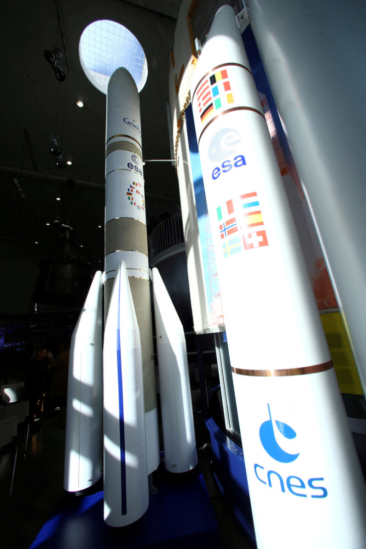 Un modello del razzo spaziale europeo di nuova generazione Ariane 6 è raffigurato al DLR di Lampoldshausen