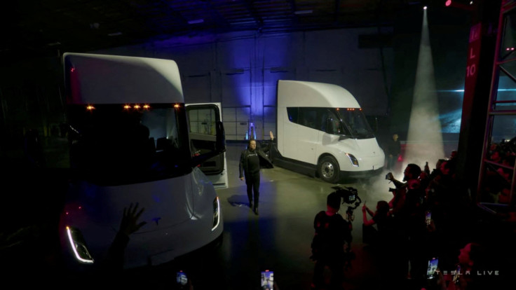 Tesla svela il suo camion Semi durante un evento in live streaming