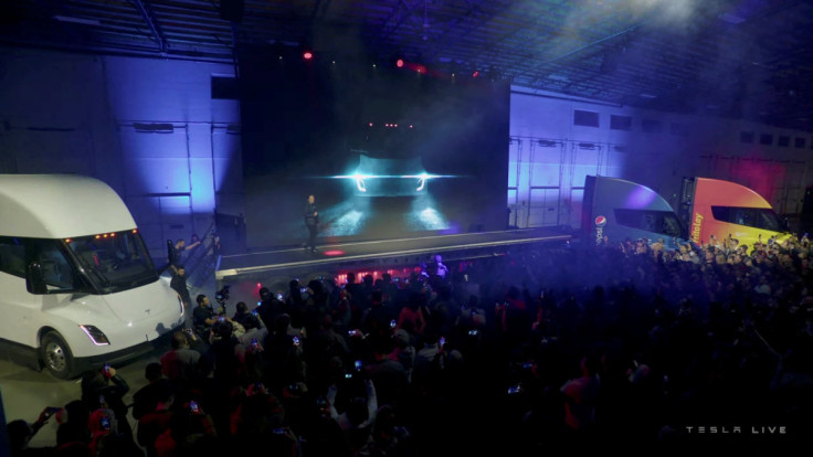 Tesla svela il suo camion Semi durante un evento in live streaming