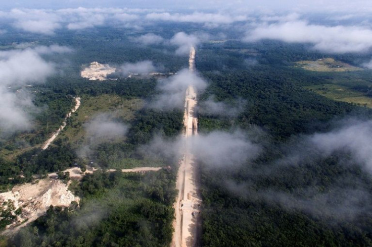 Il progetto di treno turistico di punta del presidente messicano Andres Manuel Lopez Obrador nella penisola dello Yucatan ha incontrato l&#39;opposizione degli ambientalisti e delle comunità indigene