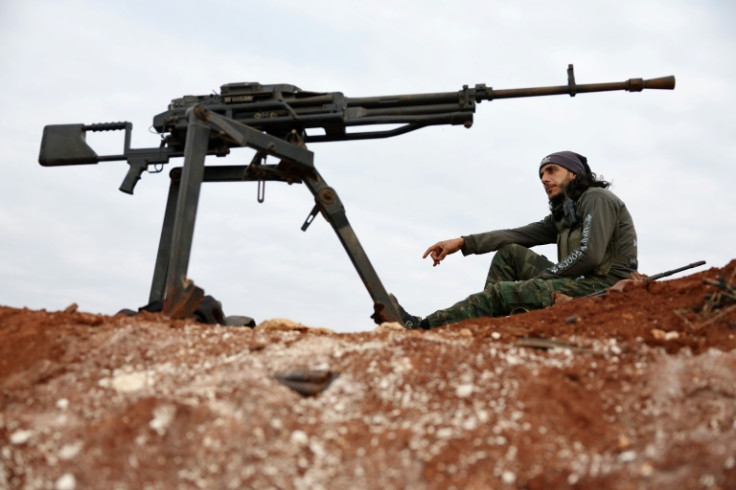 I combattenti siriani sostenuti dalla Turchia si sono scontrati con le forze curde alleate di Washington