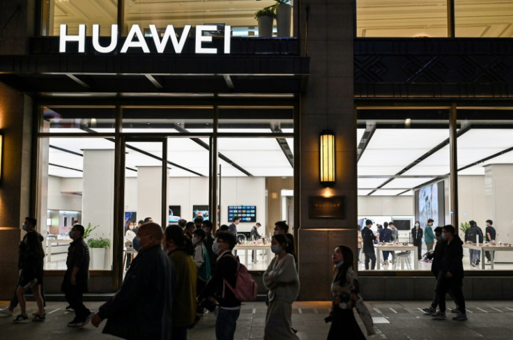 Huawei, uno dei principali fornitori di apparecchiature per le telecomunicazioni, è stata colpita dalle sanzioni statunitensi negli ultimi anni per problemi di sicurezza informatica e spionaggio