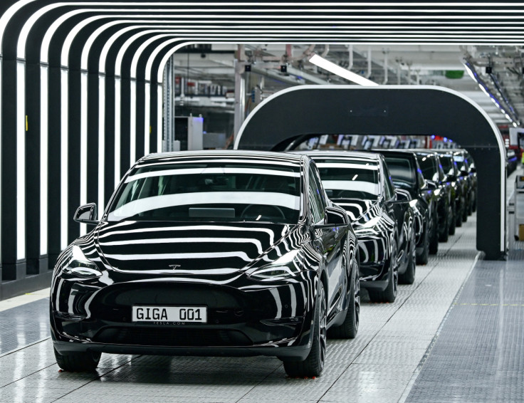 Tesla consegna le prime auto prodotte nel nuovo stabilimento di Gruenheide