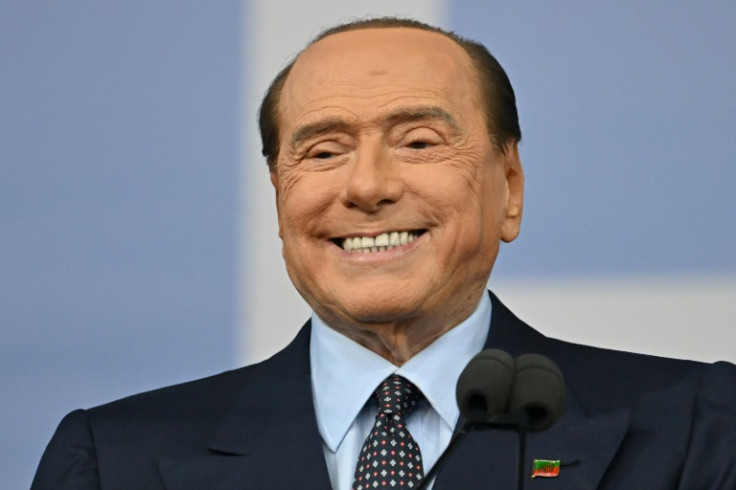Gli avvocati della difesa di Berlusconi affermano che è processato "per il reato di generosità".