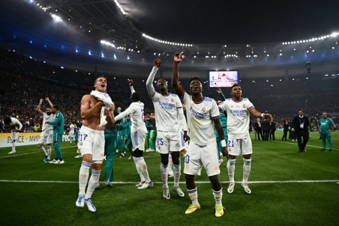 I giocatori del Real Madrid festeggiano dopo aver battuto il Liverpool nella finale di Champions League allo Stade de France a maggio