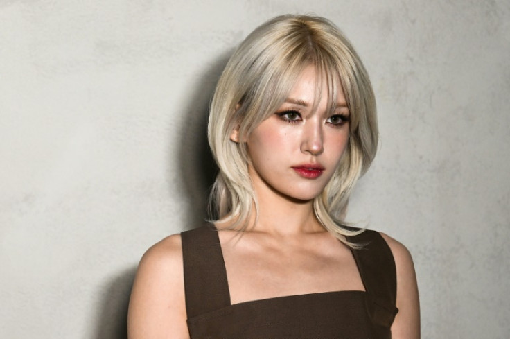 La star del K-Pop Jeon Somi alla sfilata della settimana della moda milanese di Prada