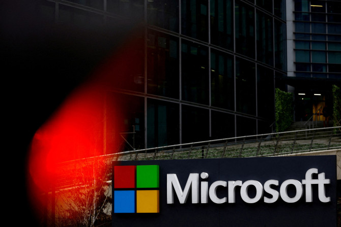 Un logo Microsoft è visibile a Issy-les-Moulineaux vicino a Parigi