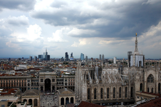 A Milano si vedono la cattedrale del Duomo e il quartiere finanziario di Porta Nuova