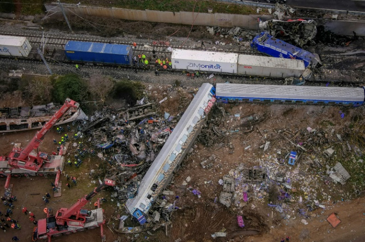 I due treni si sono scontrati fuori Larissa prima della mezzanotte di martedì, con due carrozze schiacciate