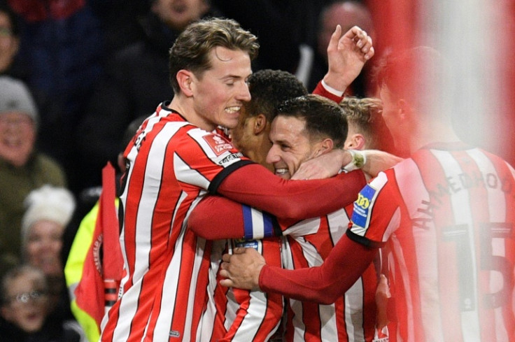 Lo Sheffield United festeggia il gol contro il Tottenham nel quinto turno della FA Cup