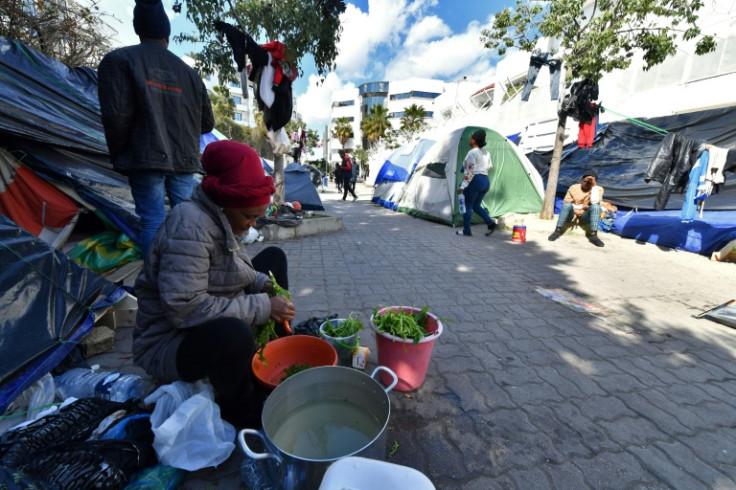 Molti migranti vivono ancora male a Tunisi