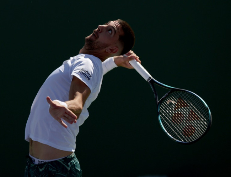 L'australiano Thanasi Kokkinakis sulla strada per una vittoria di set di fila sull'americano Brandon Holt nel primo round a Indian Wells