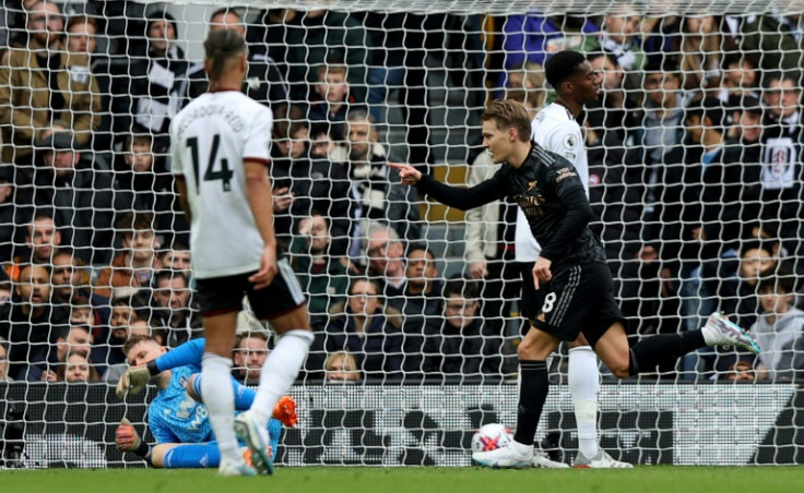 Martin Odegaard dell&#39;Arsenal festeggia il gol al Fulham