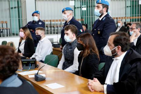 La più alta corte italiana ordina un nuovo processo per i turisti statunitensi per l&#39;omicidio del poliziotto