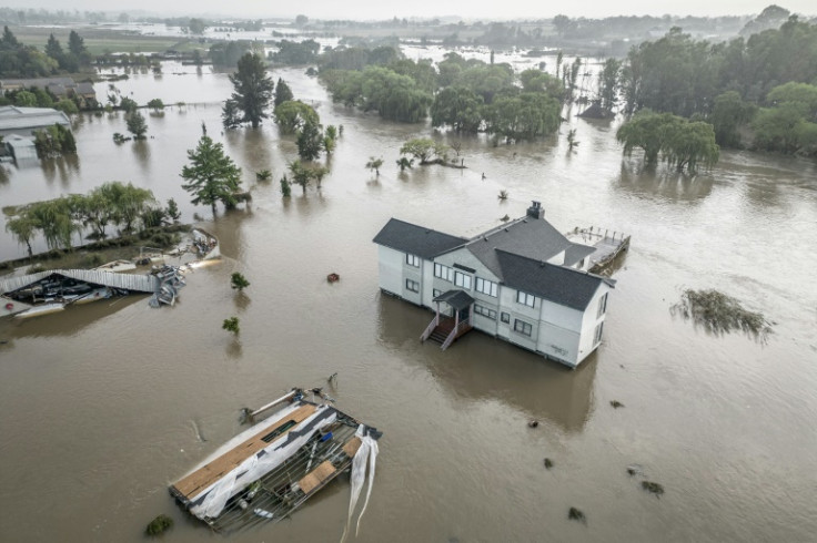 I sistemi di allerta precoce possono aiutare le comunità a prepararsi per le emergenze meteorologiche, comprese tempeste e inondazioni, come quella che ha colpito la città di Parys, in Sudafrica, nel febbraio 2023