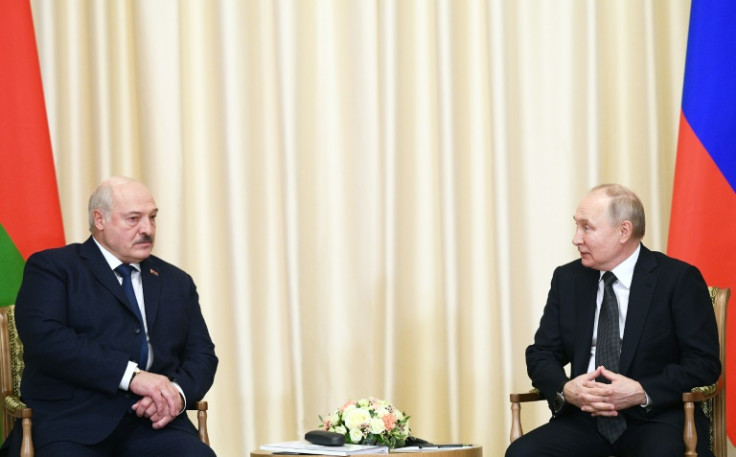 Il presidente russo Vladimir Putin ha incontrato il suo omologo bielorusso Alexander Lukashenko a febbraio