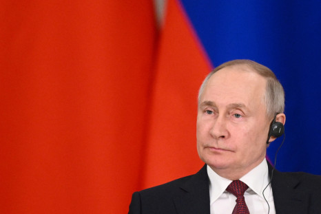 Il russo Putin tiene colloqui con il cinese Xi a Mosca