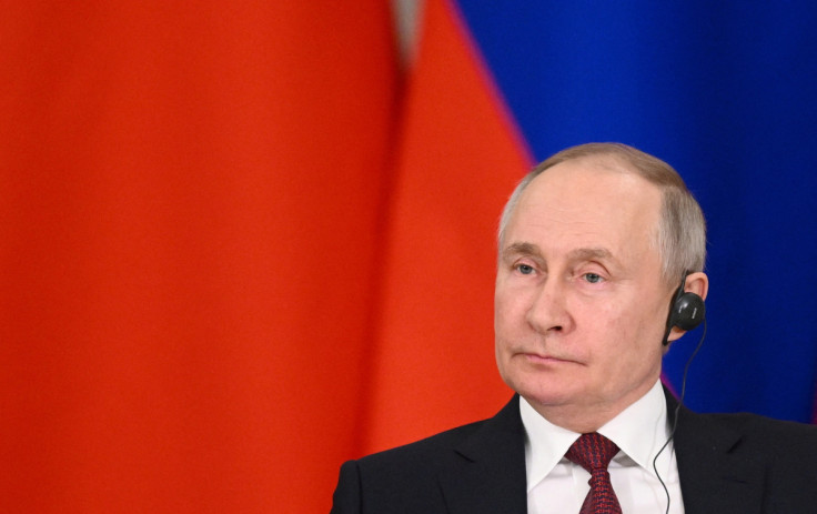 Il russo Putin tiene colloqui con il cinese Xi a Mosca