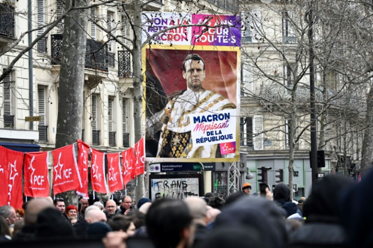 Nonostante le proteste, il presidente Emmanuel Macron è rimasto provocatorio