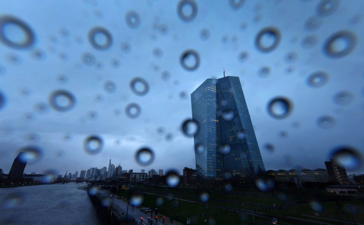 La Banca centrale europea (BCE) durante la tempesta di pioggia a Francoforte