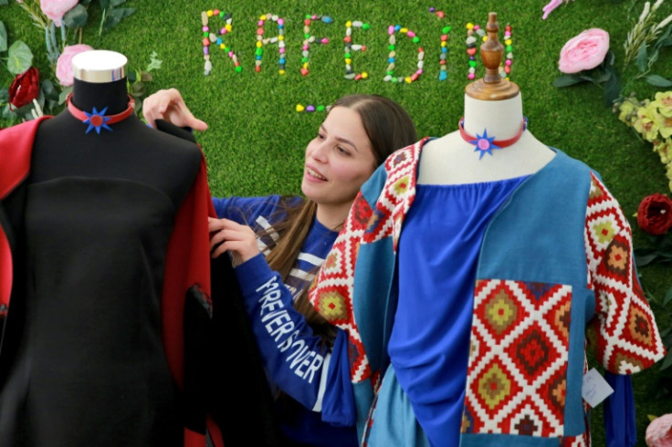 Nael si è unita al progetto di cucito di Rafedin due anni fa e lo definisce "un luogo sicuro" per i rifugiati iracheni come lei