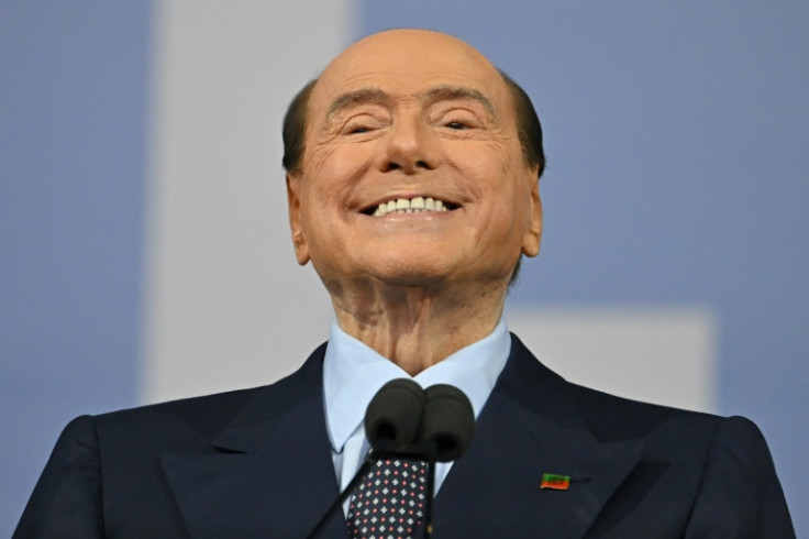 Berlusconi, miliardario e figura straordinaria della politica italiana, è in terapia intensiva all&#39;ospedale San Raffaele di Milano da mercoledì