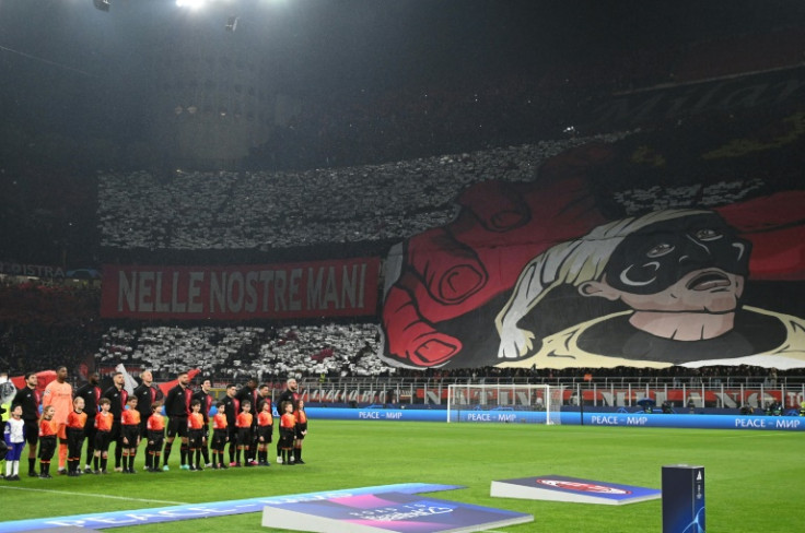 I tifosi del Milan hanno creato un&#39;atmosfera impressionante a San Siro