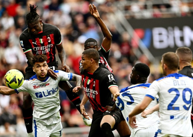 Rafael Leao (Top-L) ha segnato entrambi nella vittoria dell&#39;AC Milan contro il Lecce