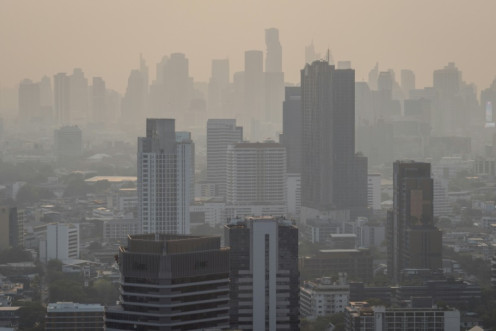 Lo smog soffoca l&#39;aria a Bangkok, in Thailandia