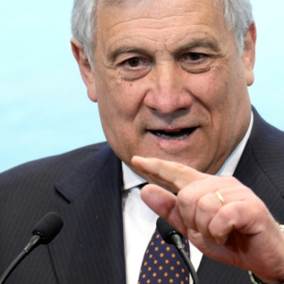 Il ministro degli Esteri italiano Antonio Tajani ha criticato le osservazioni "inaccettabili" di Darmanin e ha annullato un viaggio programmato a Parigi