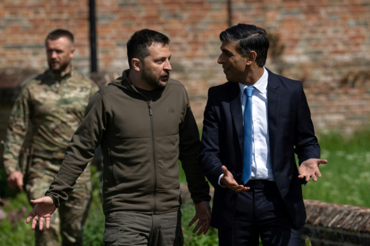 Il presidente dell&#39;Ucraina Volodymyr Zelensky, visto qui con il premier britannico Rishi Sunak in Inghilterra, non ha confermato che parteciperà al vertice del Consiglio d&#39;Europa