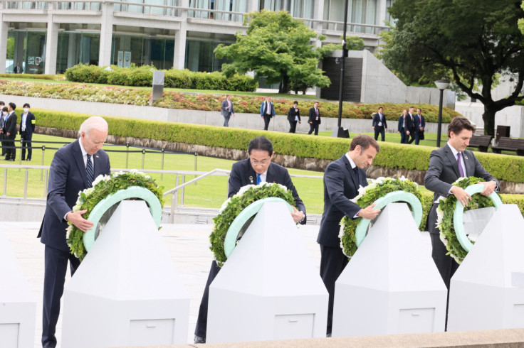 I leader del G7 partecipano a una cerimonia di deposizione di una corona di fiori presso il cenotafio per le vittime della bomba atomica nel Peace Memorial Park in occasione del vertice dei leader del G7 a Hiroshima