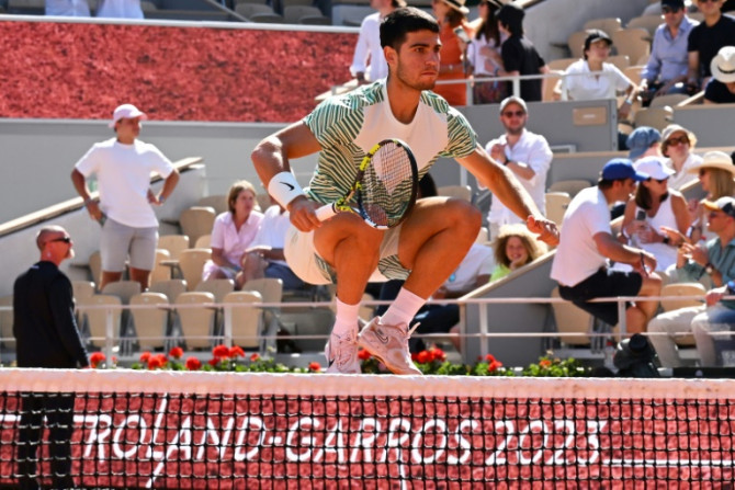 Carlos Alcaraz affronta il suo più grande ostacolo alla gloria del Roland Garros fino ad oggi in Stefanos Tsitsipas