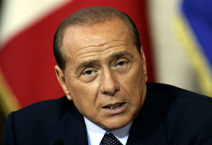 Il presidente del Consiglio italiano Silvio Berlusconi risponde alle domande di un giornalista durante una conferenza stampa a Roma